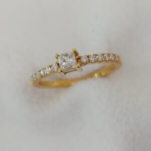 Solitaire ring