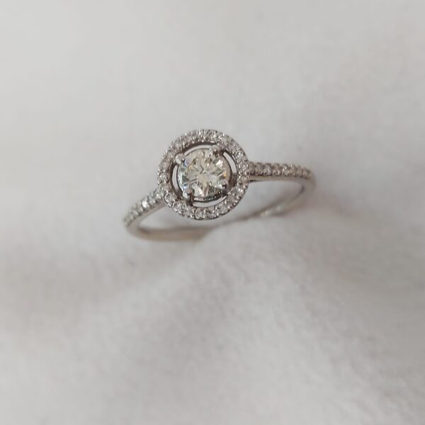 Solitaire ring