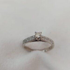 Solitaire ring