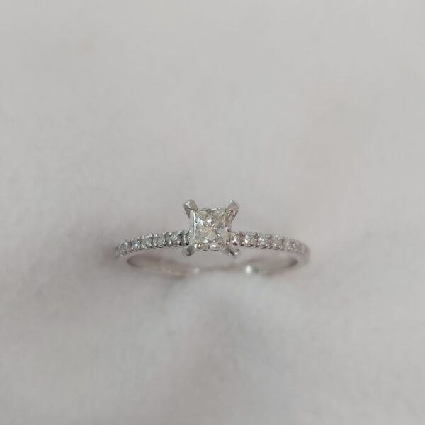 Solitaire ring