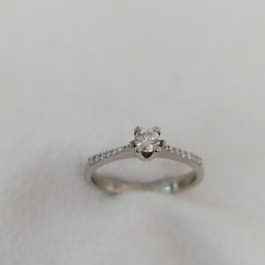 Solitaire ring