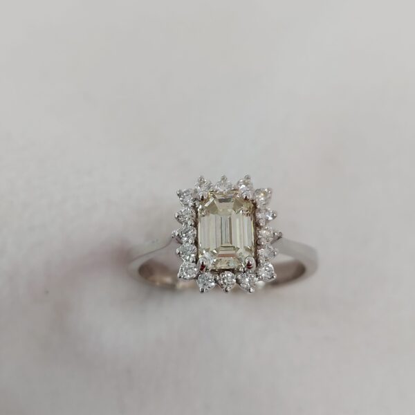 Solitaire ring