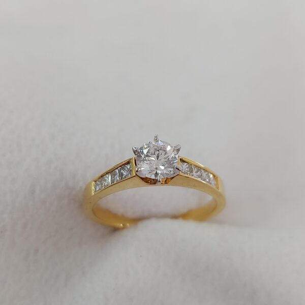 Solitaire ring