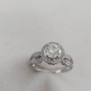 Solitaire ring