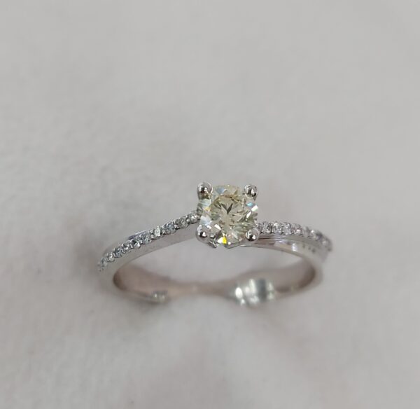 Solitaire ring