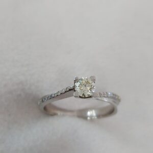 Solitaire ring