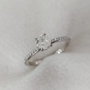 Solitaire ring