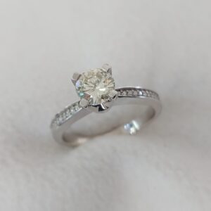 Solitaire ring
