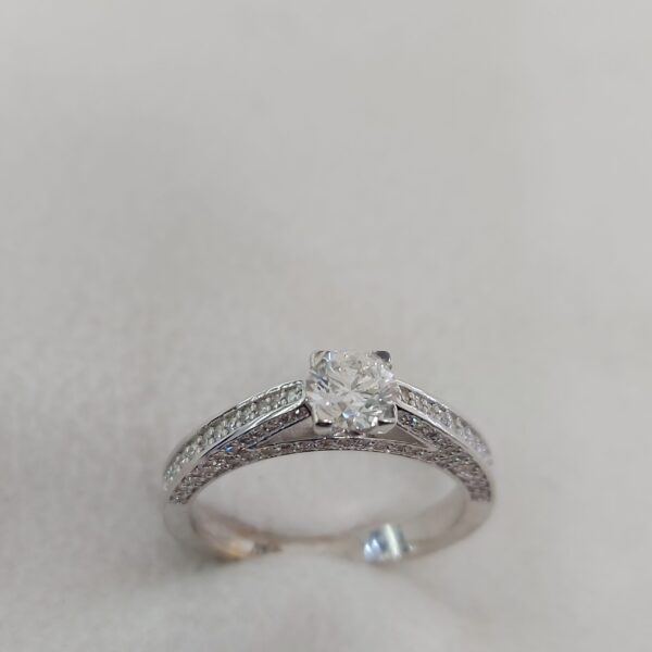 Soliatire ring
