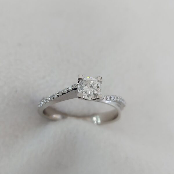 Solitaire ring