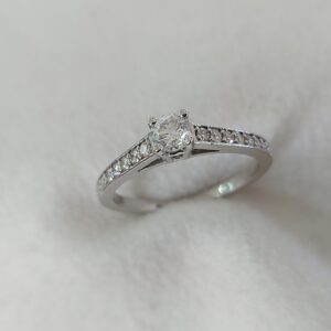 Solitaire ring