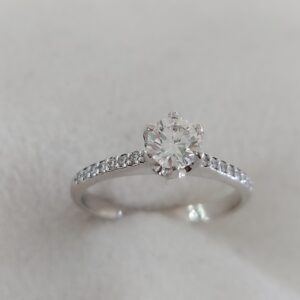 Solitaire ring