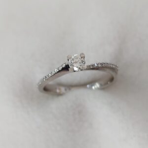 Solitaire ring