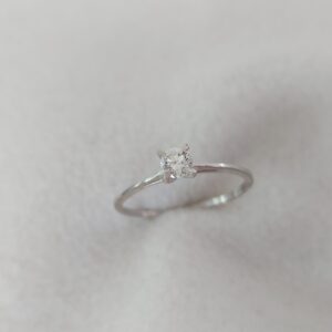 Solitaire ring