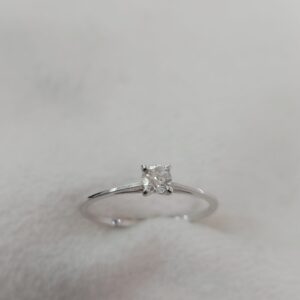 Solitaire ring
