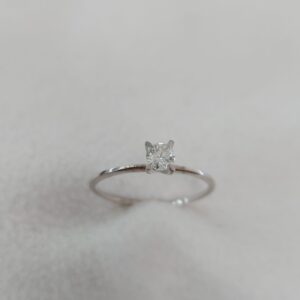 Solitaire ring