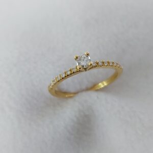 Solitaire ring