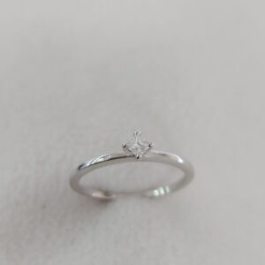 Solitaire ring