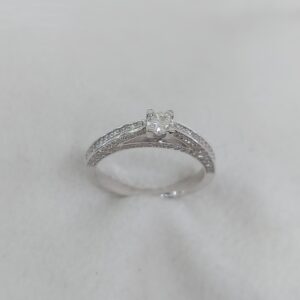 Solitaire ring