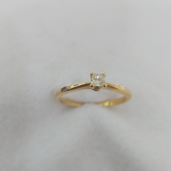 Solitaire ring