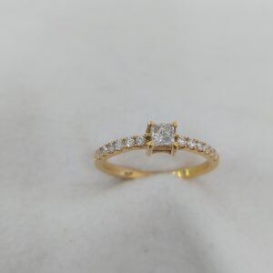 Solitaire ring
