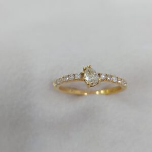 Solitaire ring