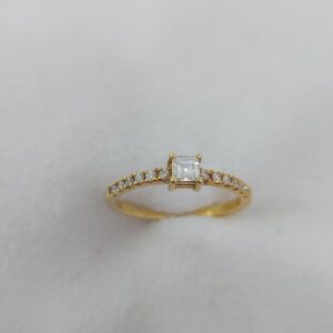 Solitaire ring
