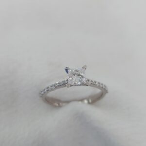 Solitaire ring
